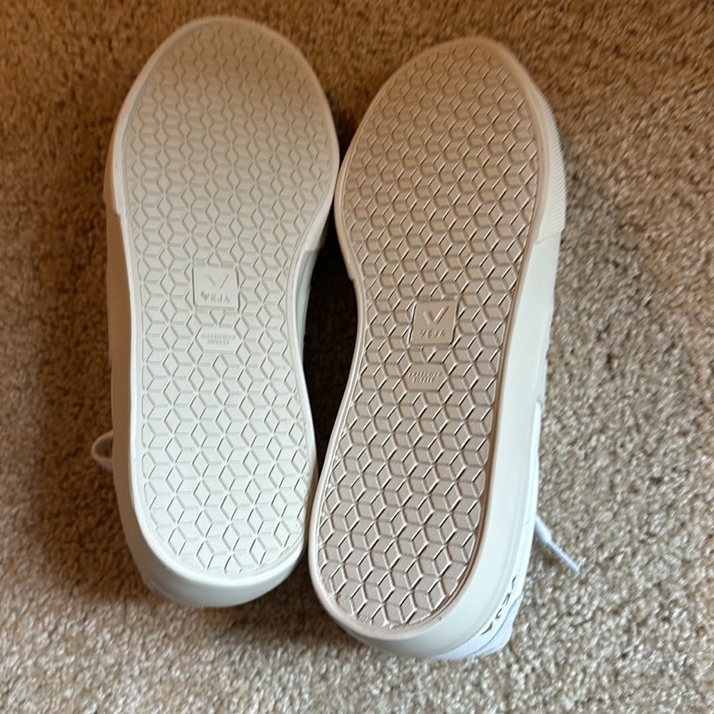 Veja White Sneakers - Picture 7 of 7